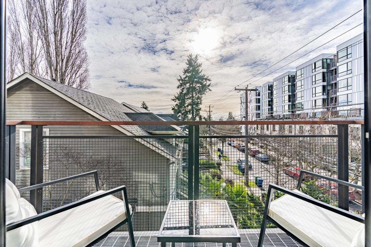 Close Downtown Modern - Pet Friendly, Wifi, Rooftop Views Apartment Seattle